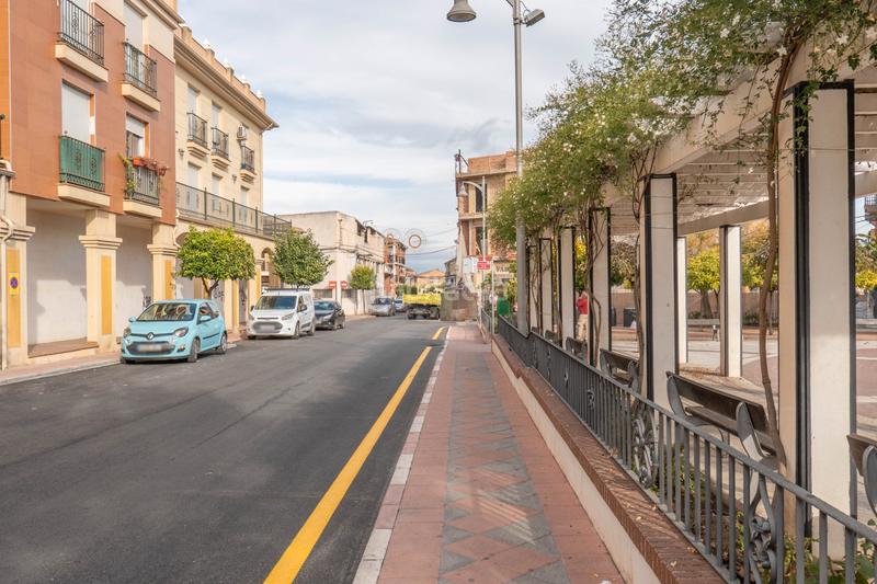 Foto ad6ea9db-ccde-4a1d-a781-1cb321a7ddd7. Casa a schiera con camino in Avda. De los Ogíjares Armilla