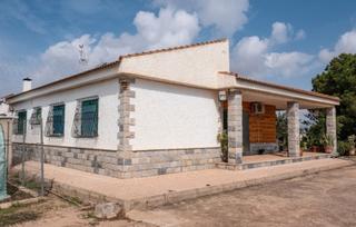 Casa  Calle vereda. El placer de vivir en el campo!!!