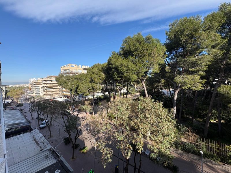 Foto 57a97a43-bc80-43d7-8a8f-ae5705a09b91. Pis amb piscina a Mar i Camp - Platja dels Capellans Salou