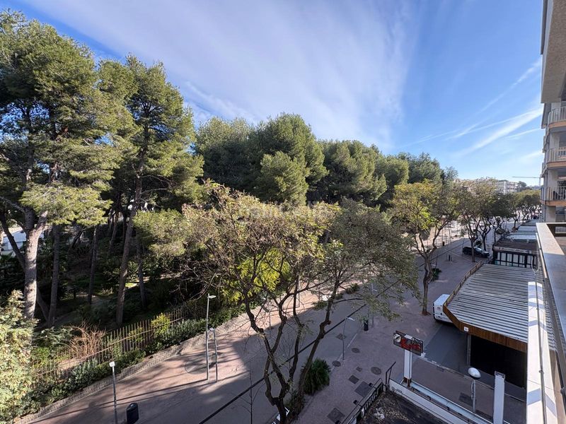 Foto c4476fe2-52e5-43a7-98ef-2464722ba62d. Pis amb piscina a Mar i Camp - Platja dels Capellans Salou