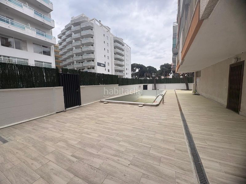 Foto afb59e39-a9c5-4144-a3d6-6d669c30e56a. Pis amb piscina a Mar i Camp - Platja dels Capellans Salou