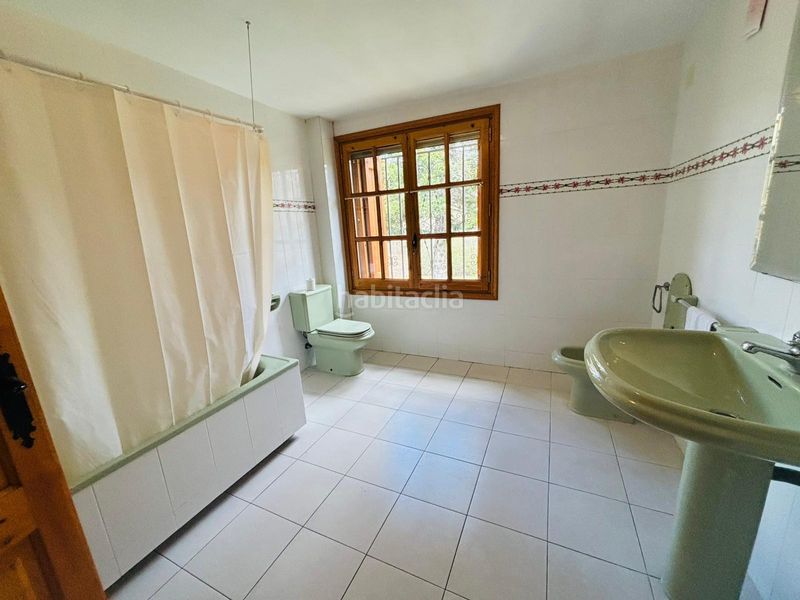 Foto 000ae3ad-a883-4319-8466-c147ce93d0d1. Masia amb xemeneia aparcament a Cornudella de Montsant