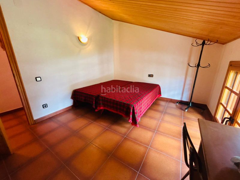 Foto 0e42876e-c5dc-4319-8932-a92ccfc8544d. Masia amb xemeneia aparcament a Cornudella de Montsant