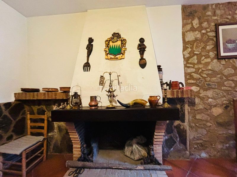 Foto 10ec2298-96cd-4b25-b5ed-5bceb986d689. Masia amb xemeneia aparcament a Cornudella de Montsant