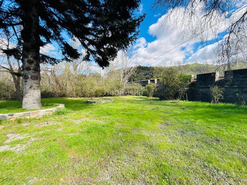 Foto 21a30e52-adf2-41f8-8120-e6e74a84f8a5. Masia amb xemeneia aparcament a Cornudella de Montsant