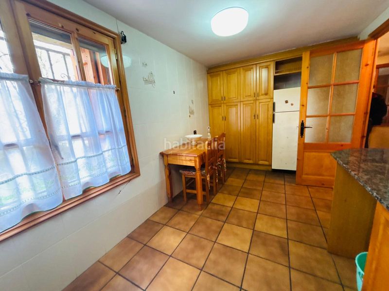 Foto 28804432-acd1-4443-967f-d8495c3458e9. Masia amb xemeneia aparcament a Cornudella de Montsant