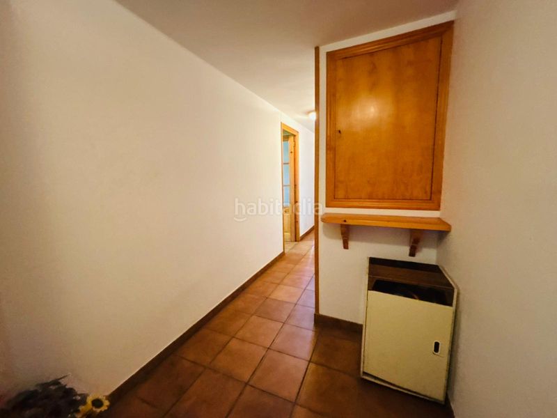 Foto 2fd529bd-8e22-4b19-b904-f2ef68731857. Masia amb xemeneia aparcament a Cornudella de Montsant