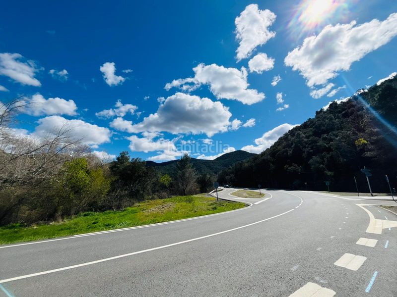 Foto 31a6a56b-b1e4-40dc-a752-85b9b5734205. Masia amb xemeneia aparcament a Cornudella de Montsant