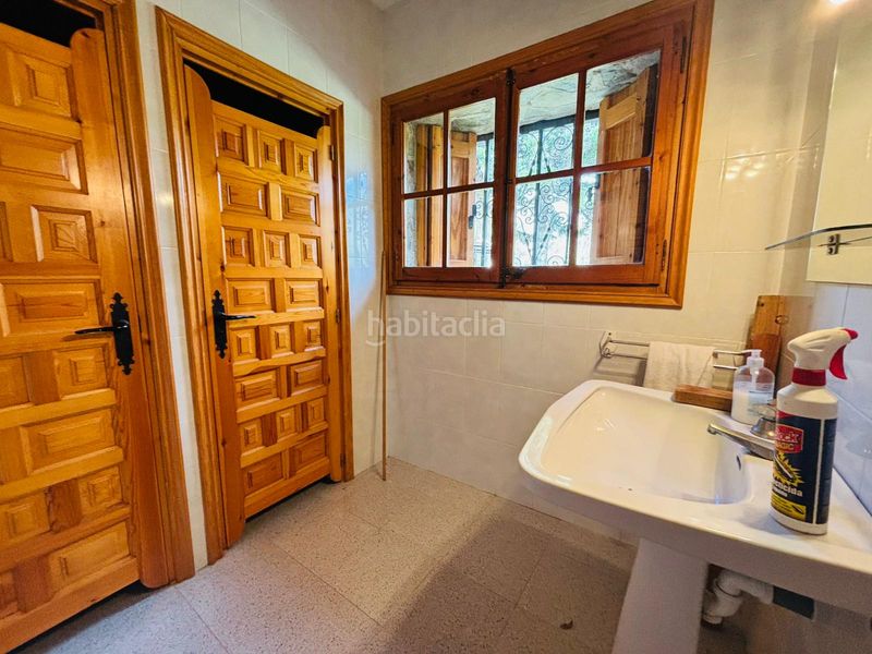 Foto 3236cab8-f58b-401f-9e30-77c53a5b8e4a. Masia amb xemeneia aparcament a Cornudella de Montsant