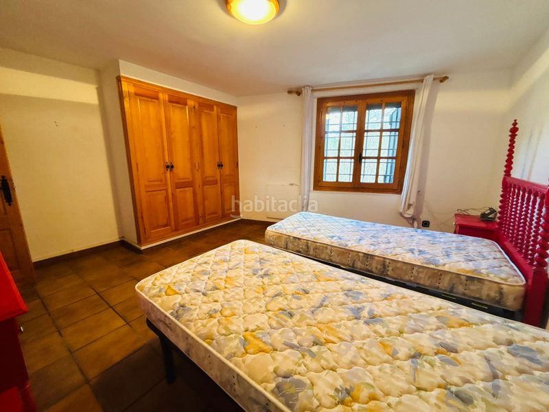 Foto 32996af6-3135-4e25-989f-d7b7999df0d3. Masia amb xemeneia aparcament a Cornudella de Montsant