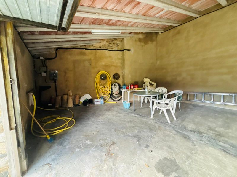 Foto 388278b0-0cfe-48a4-9054-693eca6b3aa5. Masia amb xemeneia aparcament a Cornudella de Montsant