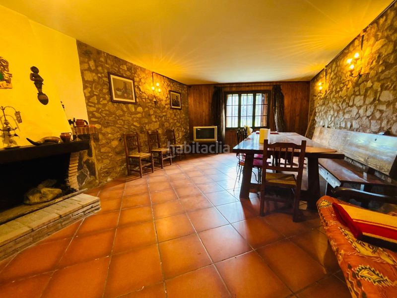 Foto 3b5e1473-b86f-4fd1-8488-169e11539678. Masia amb xemeneia aparcament a Cornudella de Montsant