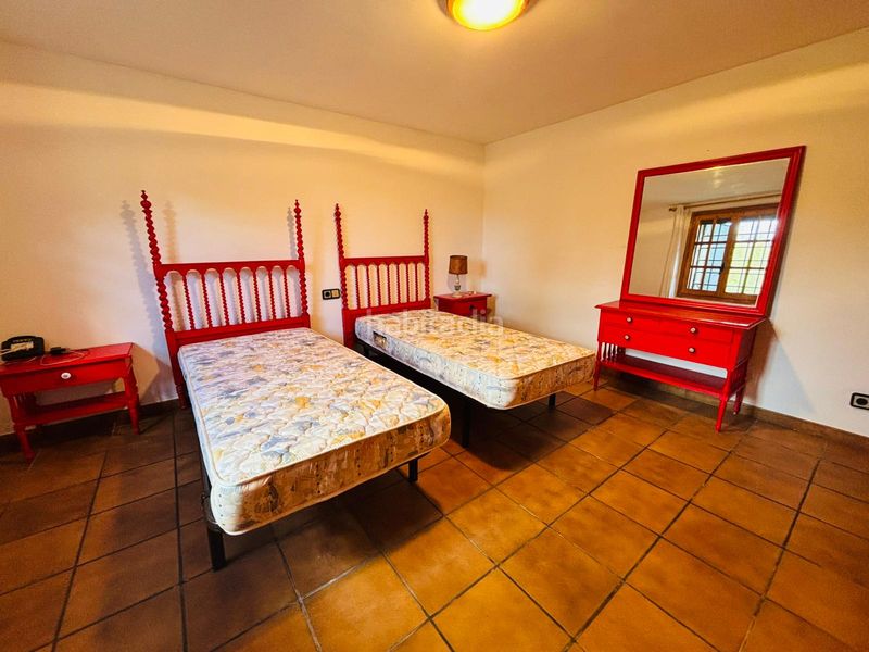 Foto 43bbb5ef-684f-43b0-929e-9077c611830a. Masia amb xemeneia aparcament a Cornudella de Montsant