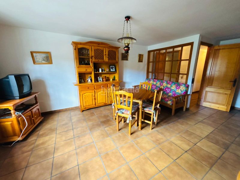 Foto 46661873-c956-4509-b885-cabdf77d427c. Masia amb xemeneia aparcament a Cornudella de Montsant