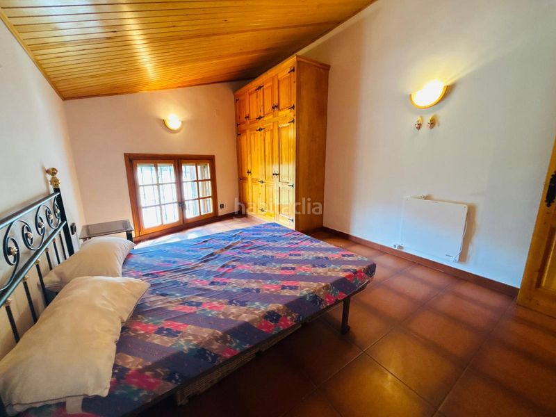 Foto 466fa47c-58da-42f4-aebc-ffa976c5dd0e. Masia amb xemeneia aparcament a Cornudella de Montsant