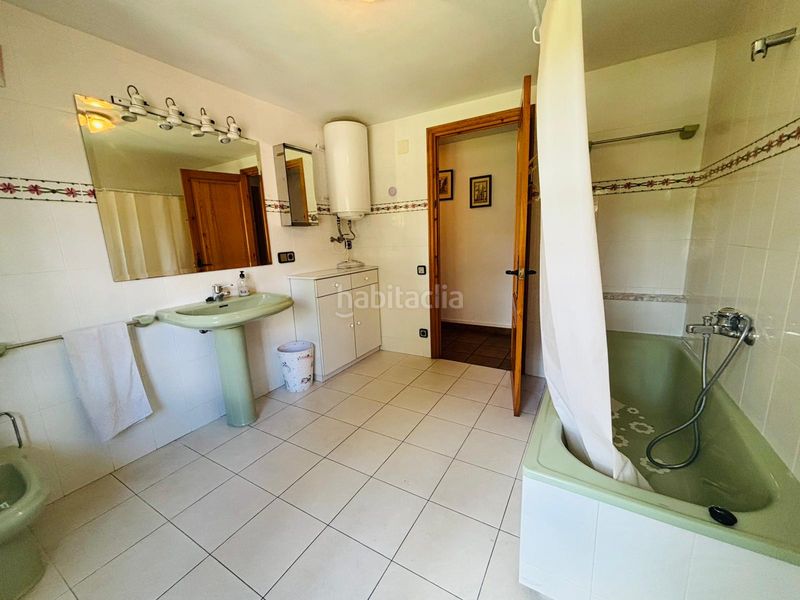 Foto 4a5f3662-b2c4-41f7-951b-94a47cb24e7d. Masia amb xemeneia aparcament a Cornudella de Montsant