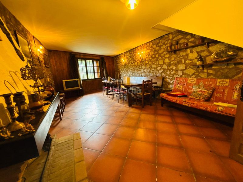 Foto 4fcb6e2f-1dbc-4adf-a43e-28dc17d9ea4b. Masia amb xemeneia aparcament a Cornudella de Montsant