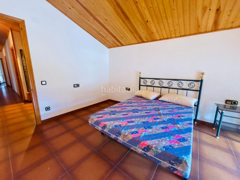 Foto 5af32eb5-c2bc-47e1-ad06-2b6380b4cdf4. Masia amb xemeneia aparcament a Cornudella de Montsant