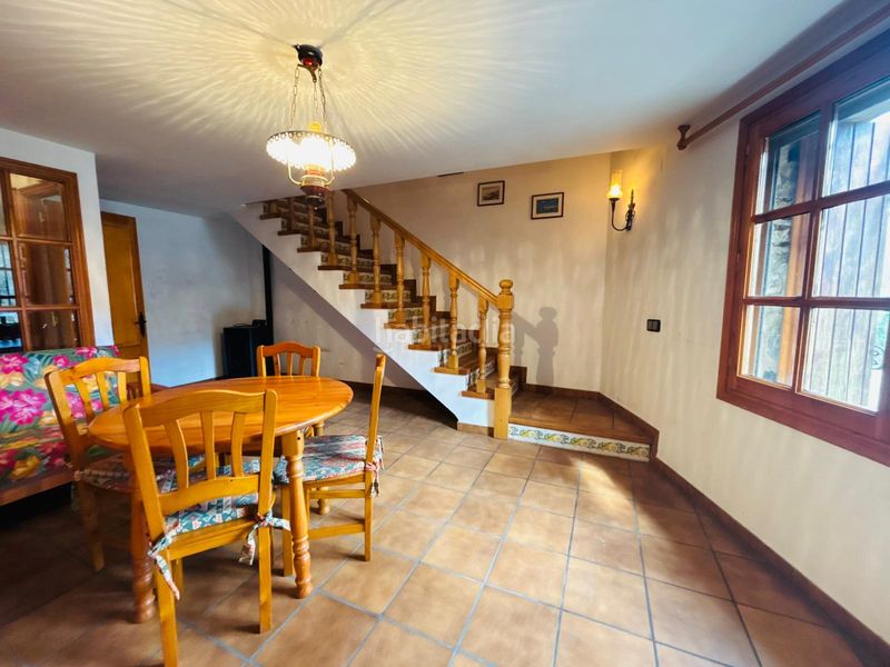 Foto 5ba2295a-2fac-4916-af62-be1a7b48ad38. Masia amb xemeneia aparcament a Cornudella de Montsant