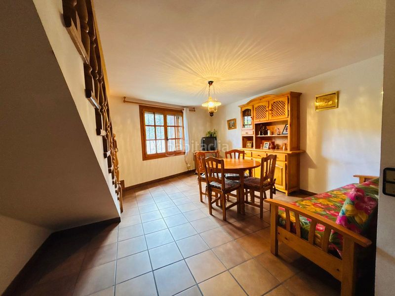 Foto 5c8252e5-1218-4864-a334-e61a52fb12c9. Masia amb xemeneia aparcament a Cornudella de Montsant