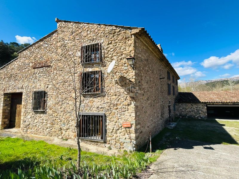 Foto 5d90da30-3c36-41f5-8316-12599ecd4523. Masia amb xemeneia aparcament a Cornudella de Montsant