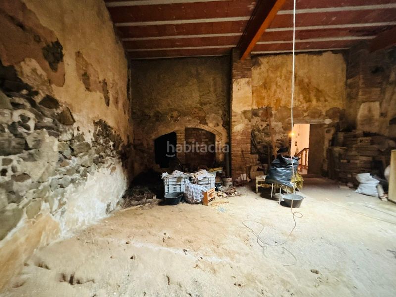 Foto 62ae689b-1a2e-4bbf-80b9-768ecac6e24c. Masia amb xemeneia aparcament a Cornudella de Montsant