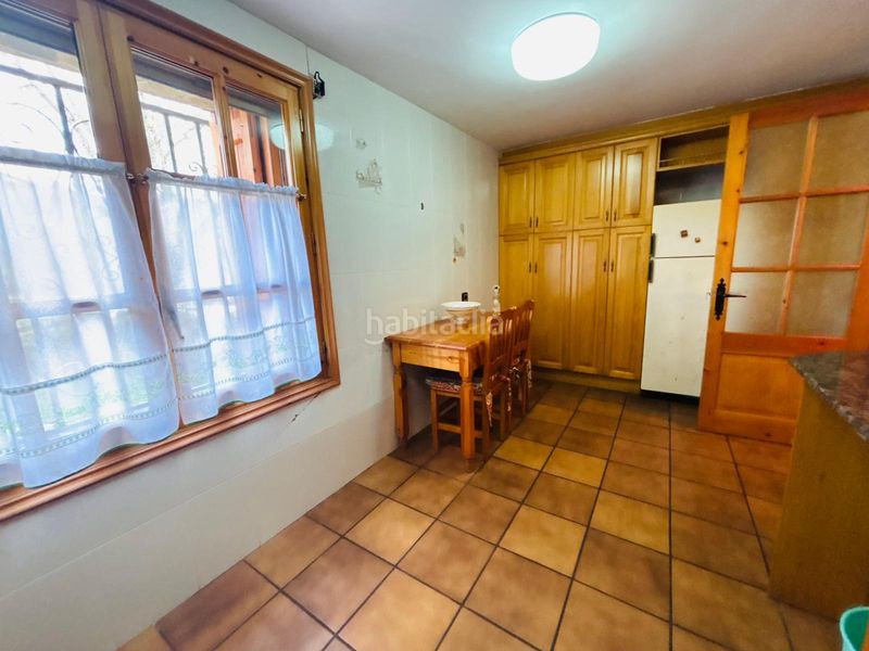 Foto 66ac660a-ff0b-43e8-96e4-7c00064ceedb. Masia amb xemeneia aparcament a Cornudella de Montsant