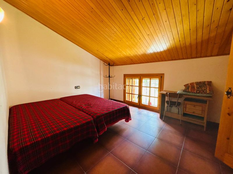 Foto 6cf36a09-cb1d-40b5-a10a-e0169b6b7e41. Masia amb xemeneia aparcament a Cornudella de Montsant