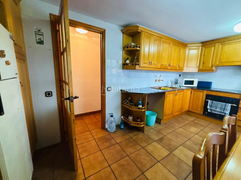 Foto 7d3c4d31-39c4-4d68-b4a4-4a44345430ea. Masia amb xemeneia aparcament a Cornudella de Montsant