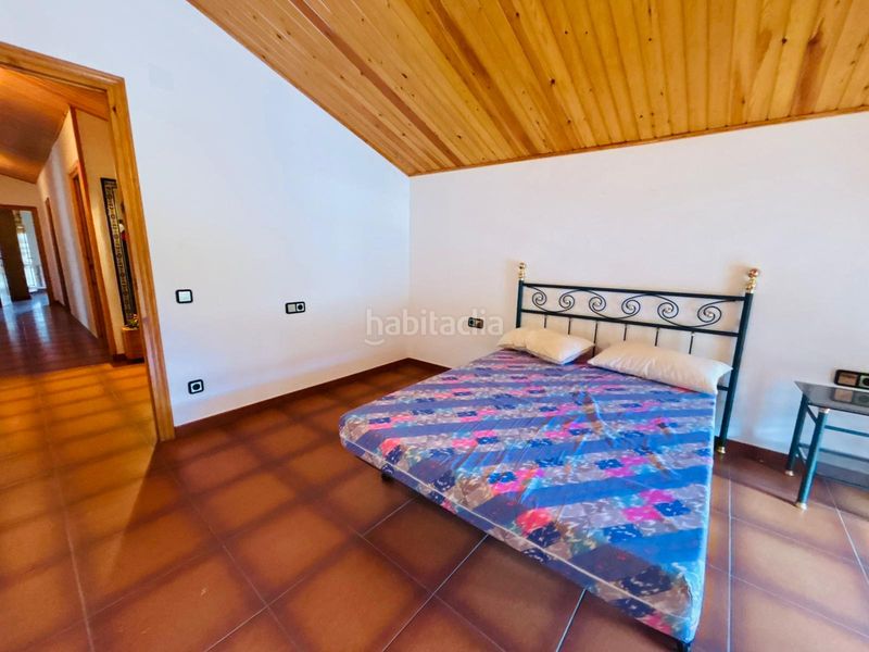 Foto 97e0d7d4-e00b-4306-b455-4a9e0a36c312. Masia amb xemeneia aparcament a Cornudella de Montsant