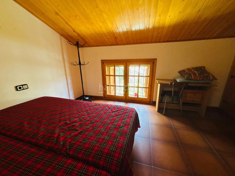 Foto 9ce4e72b-142c-4ec0-8601-3e9208cd552e. Masia amb xemeneia aparcament a Cornudella de Montsant