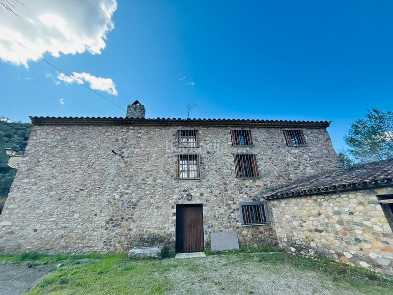 Foto 9f0ecff6-34c1-4e7d-9752-54f43d33ac84. Masia amb xemeneia aparcament a Cornudella de Montsant