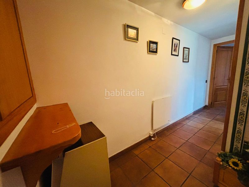 Foto a536a7e6-c3e3-4ebe-8e38-f4c730e90243. Masia amb xemeneia aparcament a Cornudella de Montsant