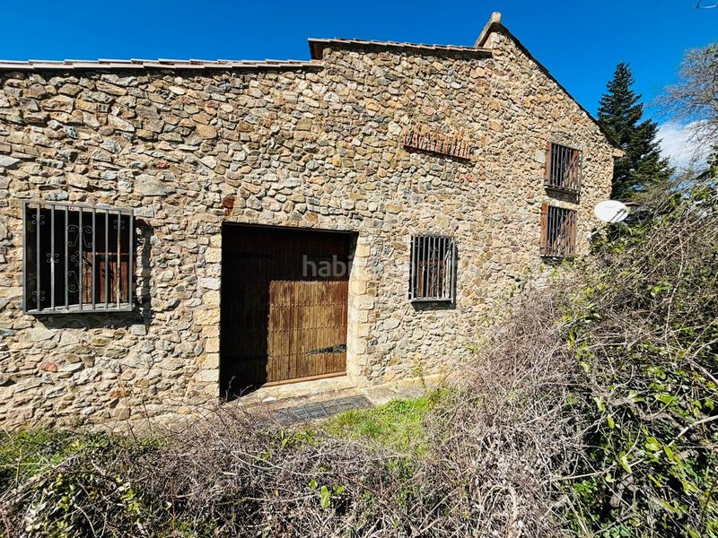 Foto a6b4423d-6b51-4b2c-b9b3-0424288f42aa. Masia amb xemeneia aparcament a Cornudella de Montsant