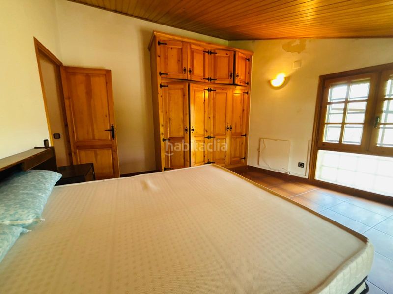 Foto aacb6491-e740-46b5-a9e2-fdce621d6202. Masia amb xemeneia aparcament a Cornudella de Montsant