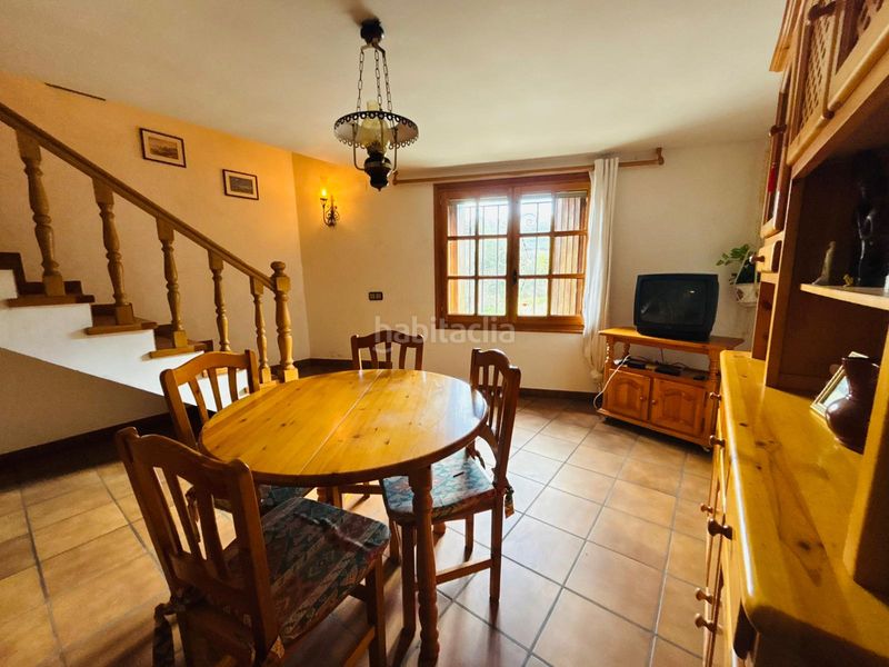 Foto b0eaad80-8b21-4060-a32d-44396c95000a. Masia amb xemeneia aparcament a Cornudella de Montsant