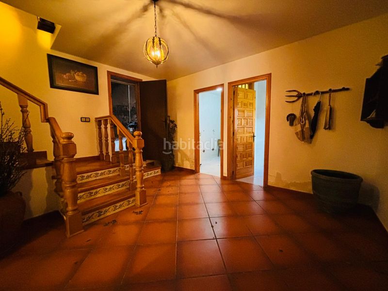 Foto c498ea5a-264f-4ecb-b907-e1d2ad045dac. Masia amb xemeneia aparcament a Cornudella de Montsant