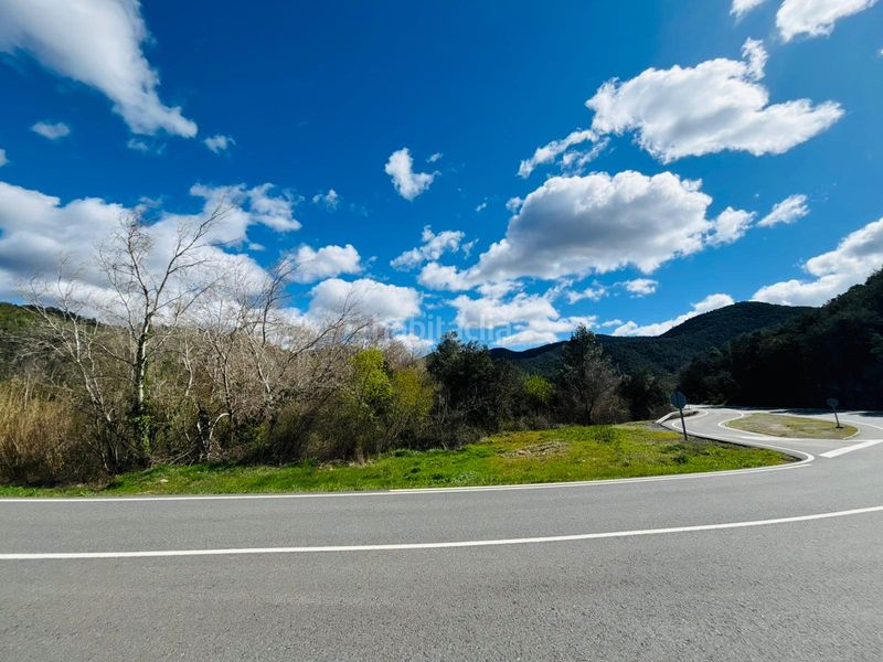 Foto c6d6ec6e-50ea-4d32-9ca0-bee88a280d7f. Masia amb xemeneia aparcament a Cornudella de Montsant