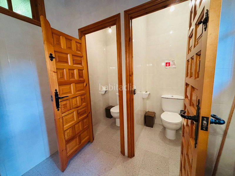 Foto d58bdd2b-99f3-4873-bf77-29d903cd2bdb. Masia amb xemeneia aparcament a Cornudella de Montsant