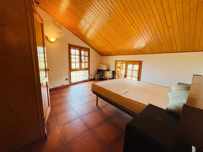 Foto d59a1df5-2b1b-4c34-84eb-09e0d8265f7c. Masia amb xemeneia aparcament a Cornudella de Montsant