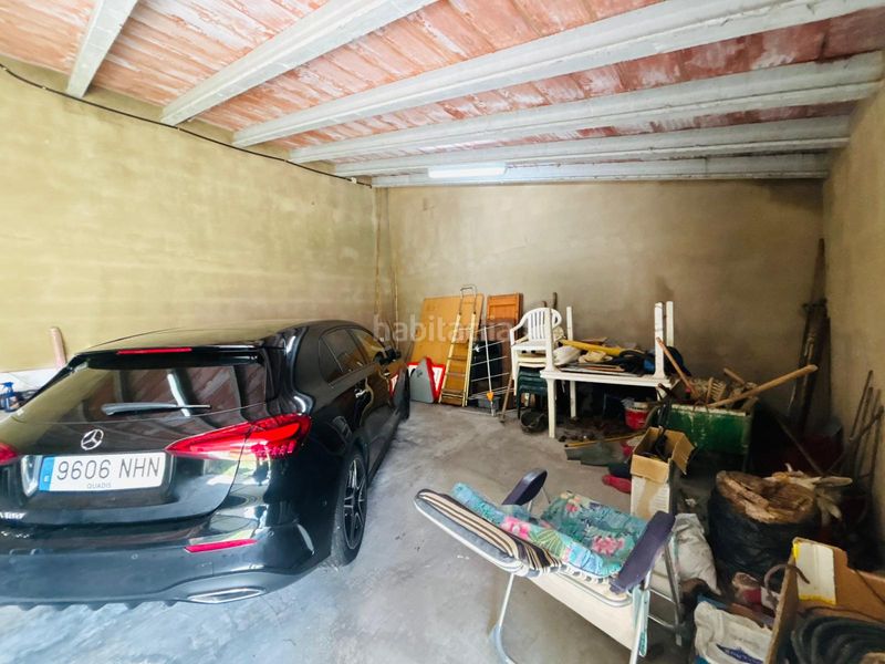 Foto dc33dfee-82d3-4c16-9baa-48e8566a8b79. Masia amb xemeneia aparcament a Cornudella de Montsant