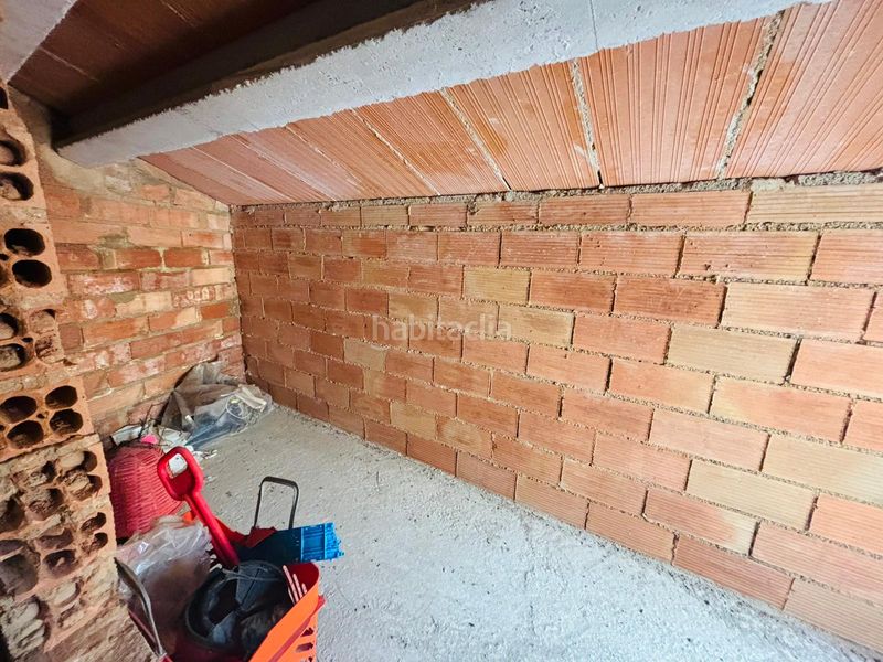 Foto e5bc52a4-419d-4606-abb7-ad659e17caa2. Masia amb xemeneia aparcament a Cornudella de Montsant