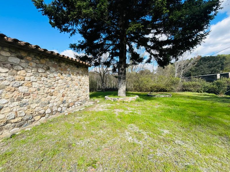 Foto e5c3de14-5368-46de-acbb-2f2829c5b1f2. Masia amb xemeneia aparcament a Cornudella de Montsant