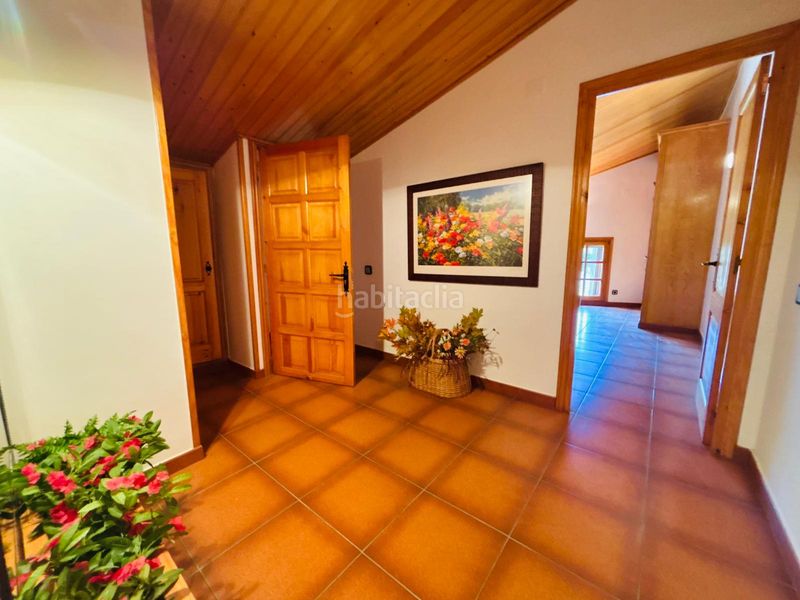 Foto ebb7287a-f952-4fd1-82f3-c82ec58be702. Masia amb xemeneia aparcament a Cornudella de Montsant