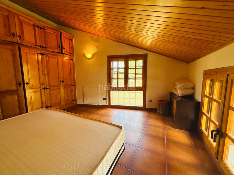 Foto eceb7411-3a27-4598-8165-75e6ac89d2c8. Masia amb xemeneia aparcament a Cornudella de Montsant