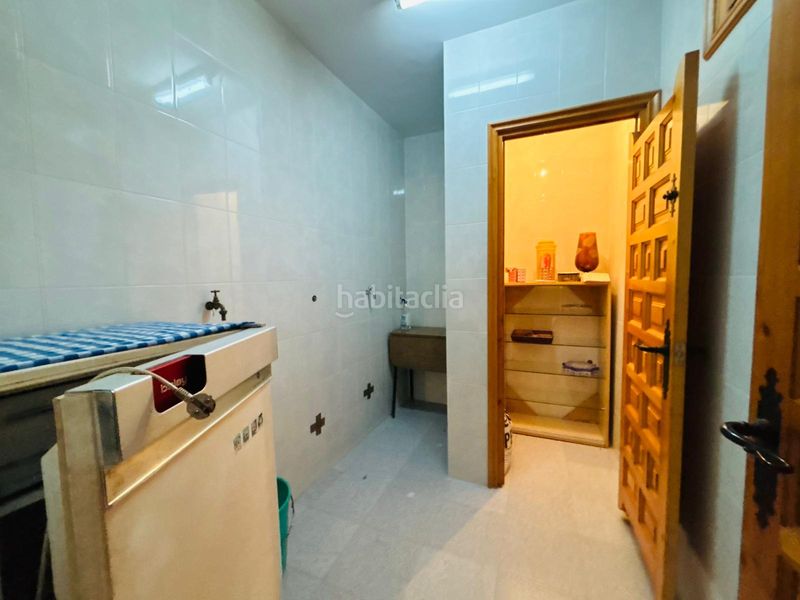 Foto fc301341-83ac-478f-bb85-667b01b24b43. Masia amb xemeneia aparcament a Cornudella de Montsant