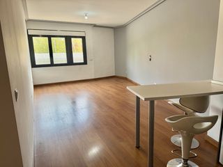 Pis  Plaza barbatain. Piso en venta en carabanchel