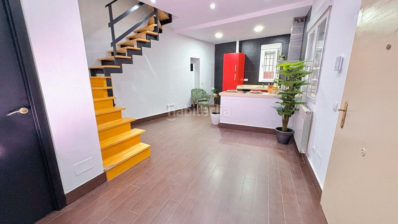 Foto d8fe68d6-e877-4fd3-b63a-886235ed6d9d. Casa adossada amb calefacció a Puerta Bonita Madrid