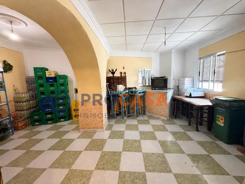 Foto 4e3370ff-6201-4dda-b757-43a85db13585. Edificio in Centro Utrera