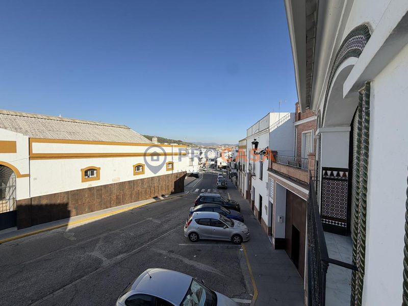 Foto 41202fbd-fbe3-4b30-953d-c6d5c5188efb. Edifici a Montellano